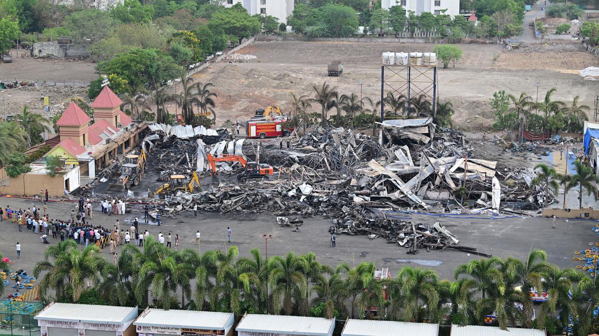 拉杰果德游戏区火灾实时更新：33 名遇难者中有 9 名儿童；古吉拉特邦首席部长亲临现场视察